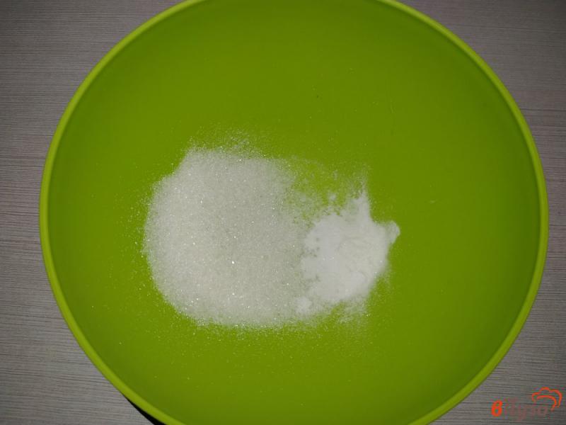 Фото приготовление рецепта: Бездрожжевые оладьи на молоке с вишней шаг №1
