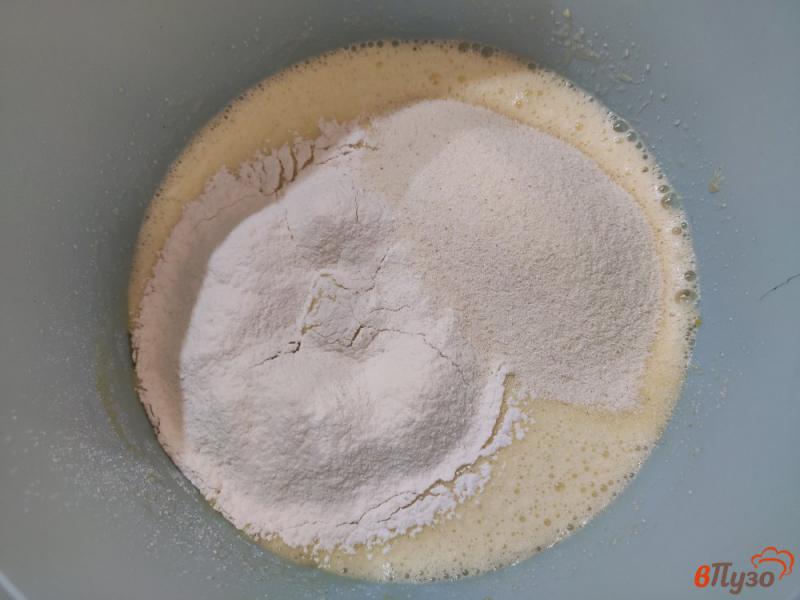 Фото приготовление рецепта: Тонкие блинчики на молоке с манной крупой шаг №2