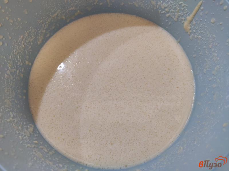 Фото приготовление рецепта: Тонкие блинчики на молоке с манной крупой шаг №4