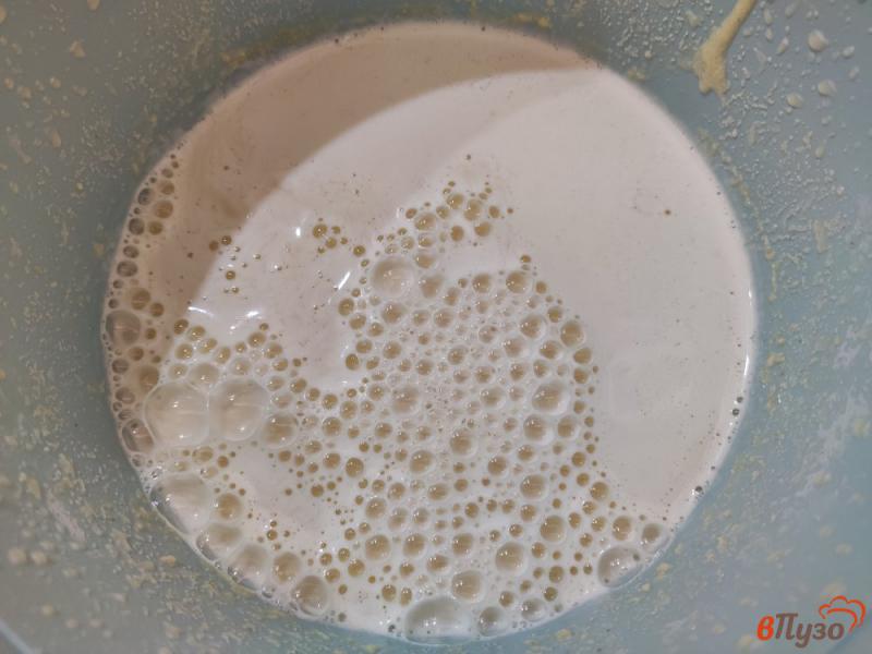 Фото приготовление рецепта: Тонкие блинчики на молоке с манной крупой шаг №3