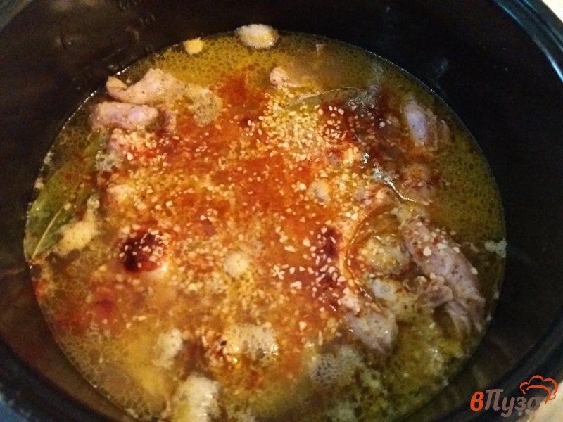 Фото приготовление рецепта: Тушеное мясо кролика в сметанном соусе шаг №9