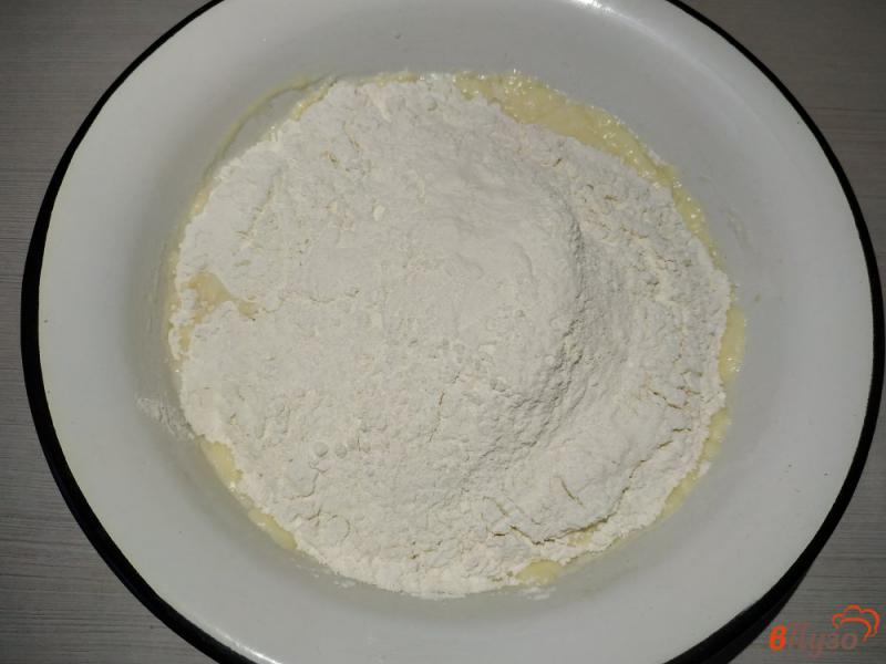Фото приготовление рецепта: Сдобные булочки с сахаром и грецкими орехами шаг №3