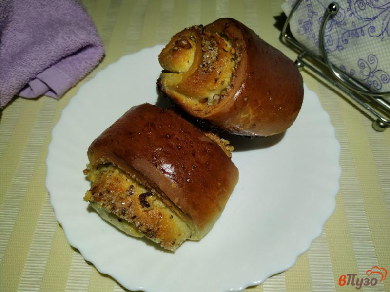 Фото приготовление рецепта: Сдобные булочки с сахаром и грецкими орехами шаг №17
