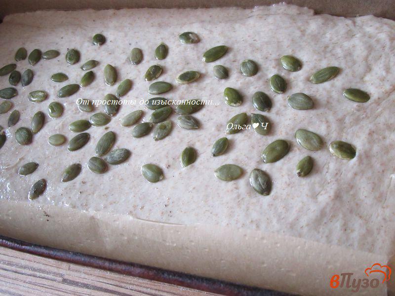 Фото приготовление рецепта: Пшенично-ржаной хлеб с тыквенными семечками шаг №5