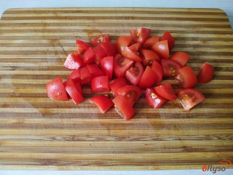 Фото приготовление рецепта: Салат из крабовых палочек и куриного филе шаг №3