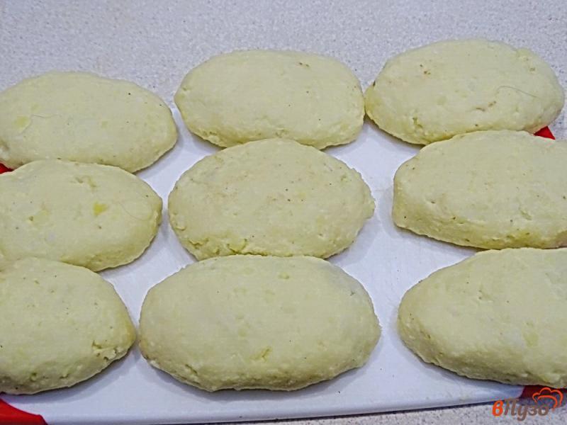Фото приготовление рецепта: Картофельные зразы с куриной печенью шаг №9