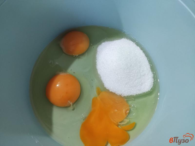 Фото приготовление рецепта: Нежный пирог на фруктовом йогурте шаг №1