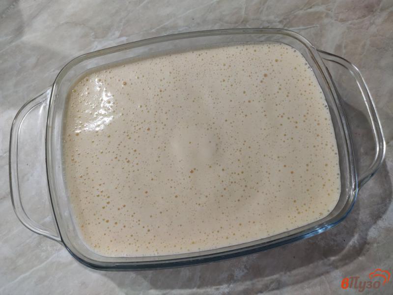 Фото приготовление рецепта: Нежный пирог на фруктовом йогурте шаг №5