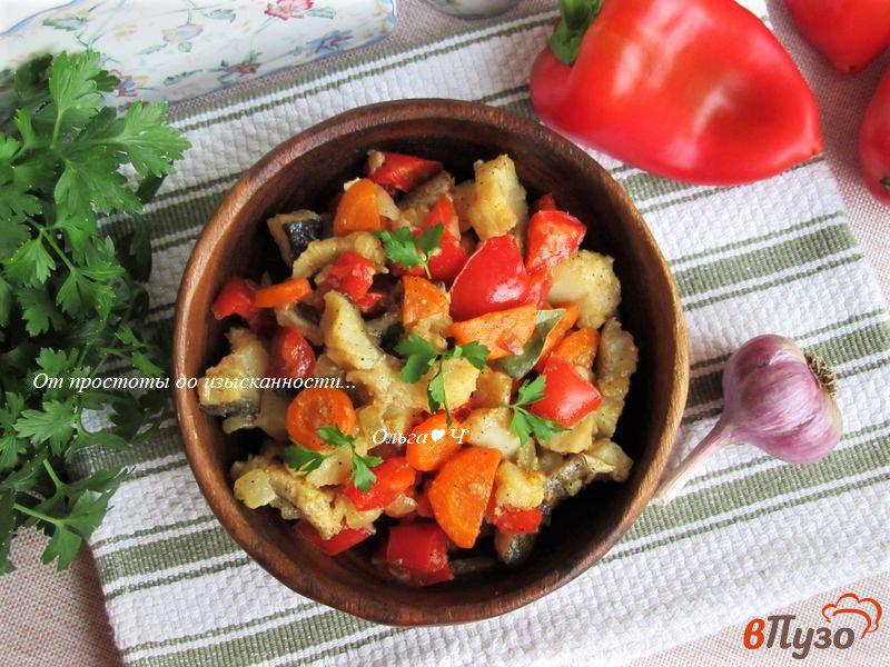 Фото приготовление рецепта: Минтай с овощами в сковороде шаг №4