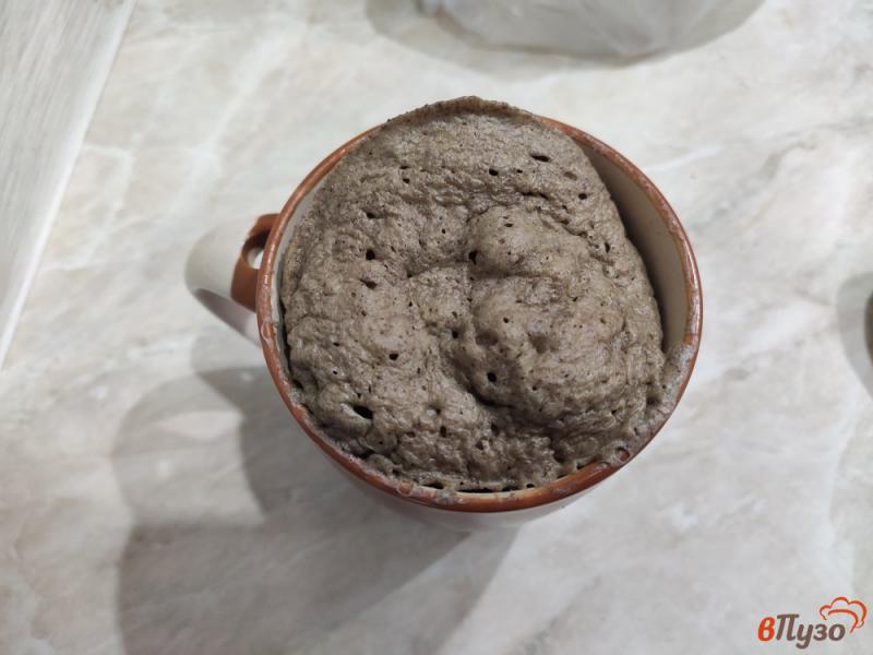 Фото приготовление рецепта: Быстрый хлеб в чашке шаг №5
