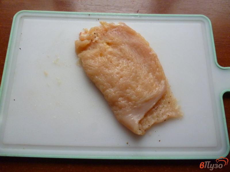 Фото приготовление рецепта: Куриный шницель с сыром шаг №4
