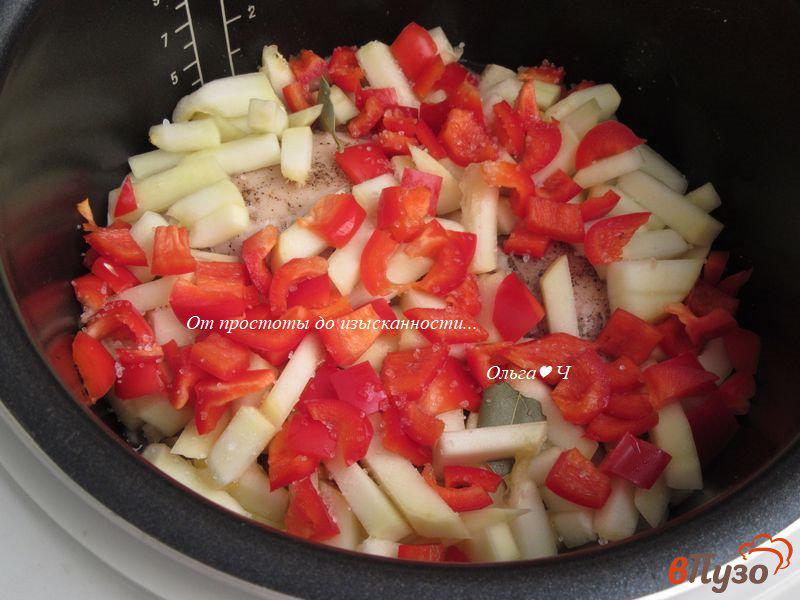 Фото приготовление рецепта: Курица с летними овощами (в мультиварке) шаг №2