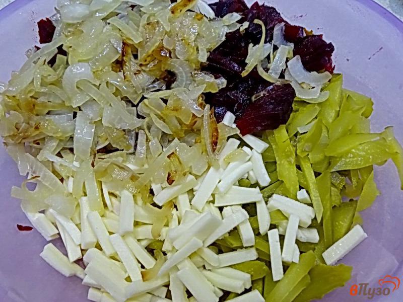 Фото приготовление рецепта: Салат из свеклы и огурца шаг №6