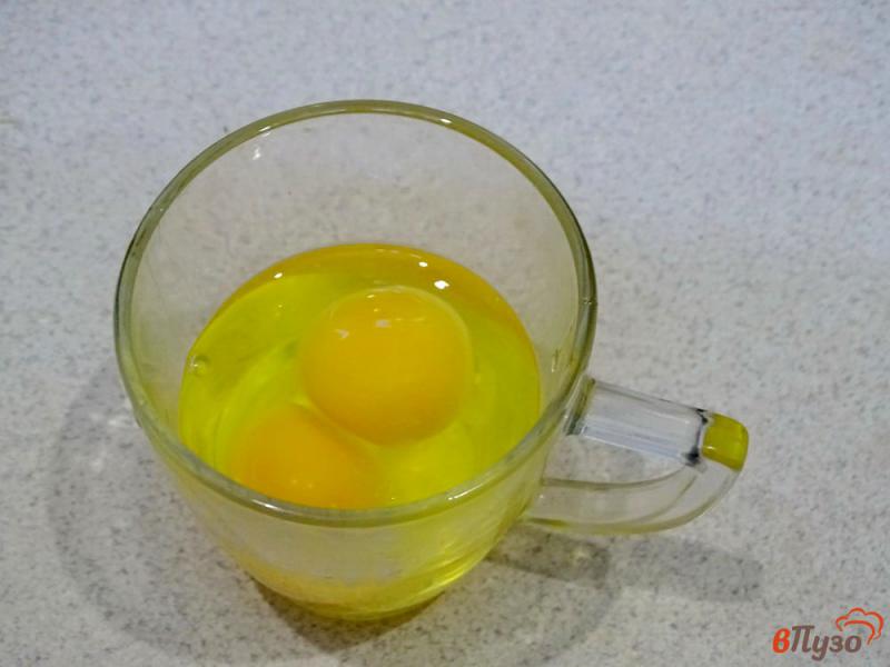 Фото приготовление рецепта: Омлет в чашке в микроволновке шаг №5