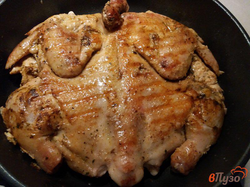 Фото приготовление рецепта: Цыплёнок тапака или табака шаг №9