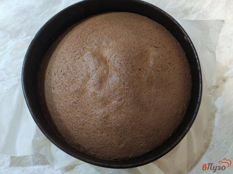 Фото приготовление рецепта: Торт с шоколадными коржами и сметанным кремом шаг №4