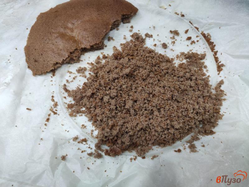 Фото приготовление рецепта: Торт с шоколадными коржами и сметанным кремом шаг №8