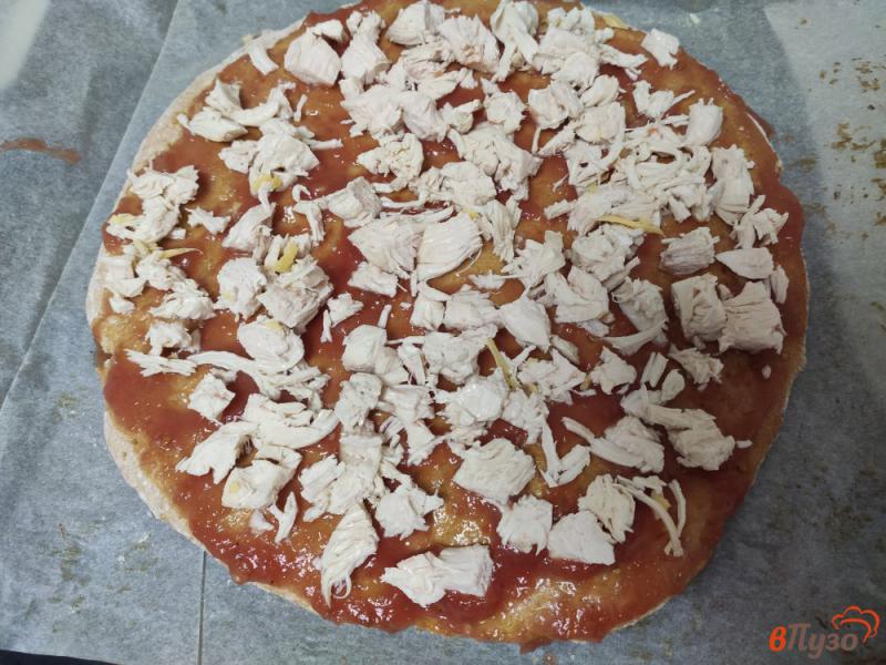 Фото приготовление рецепта: Пицца с курицей цветной капустой и кукурузой шаг №10