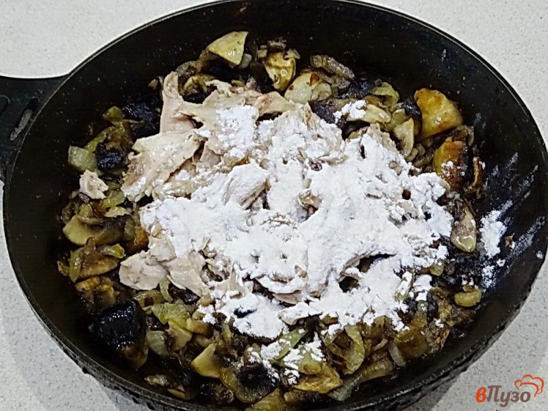 Фото приготовление рецепта: Подлива с грибами и сливками на курином бульоне шаг №8