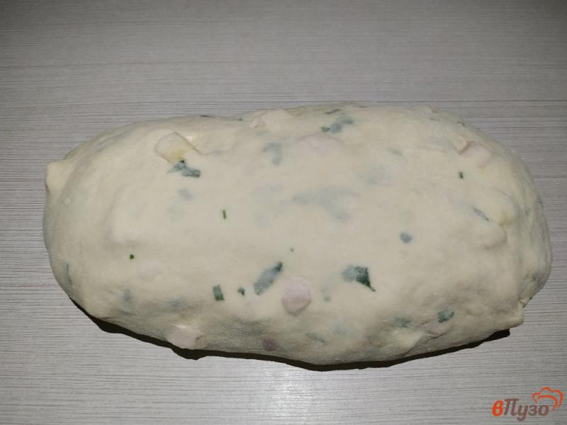 Фото приготовление рецепта: Хлеб с ветчиной сыром и зеленью шаг №7