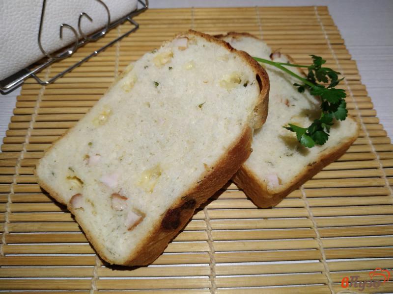 Фото приготовление рецепта: Хлеб с ветчиной сыром и зеленью шаг №11