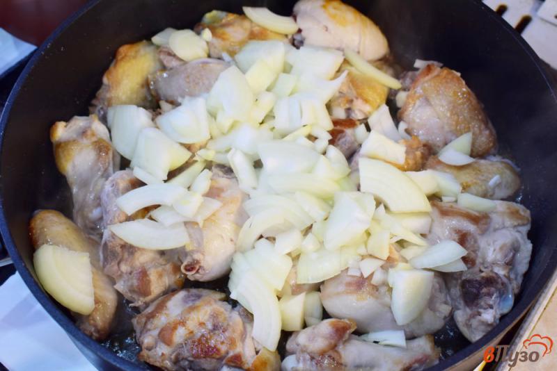 Фото приготовление рецепта: Курица с луком и болгарским перцем шаг №2