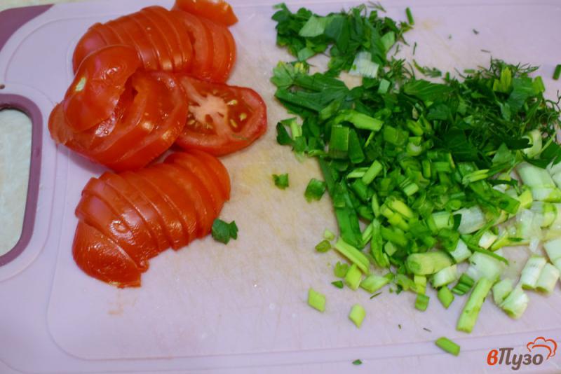 Фото приготовление рецепта: Омлет с овощами и зеленью шаг №2
