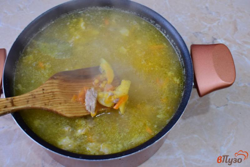 Фото приготовление рецепта: Мясной суп с  чечевицей шаг №5