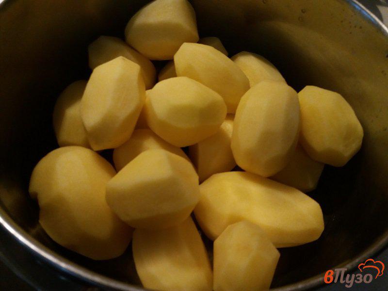 Фото приготовление рецепта: Запеченный картофель в мультиварке на утином жире шаг №1