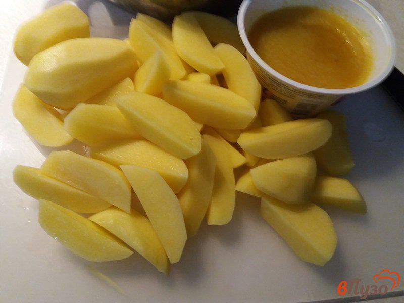 Фото приготовление рецепта: Запеченный картофель в мультиварке на утином жире шаг №2