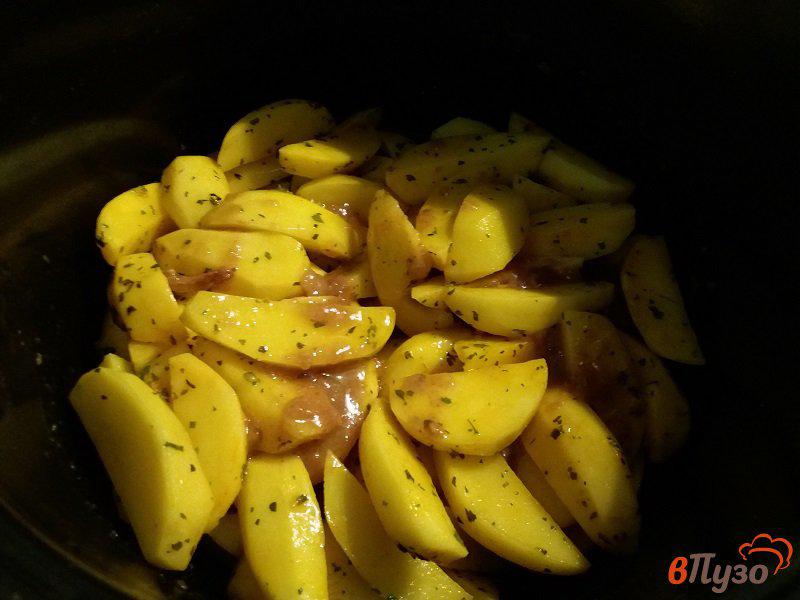 Фото приготовление рецепта: Запеченный картофель в мультиварке на утином жире шаг №4