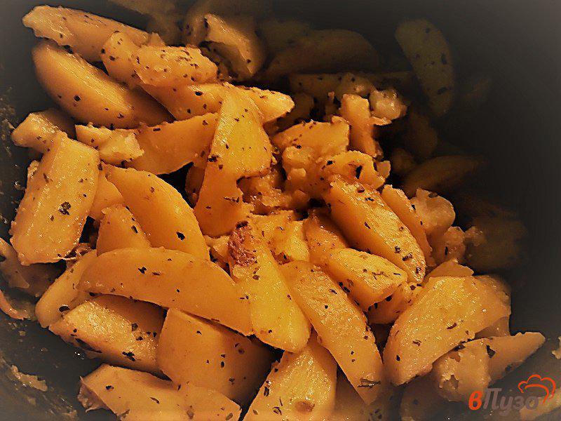 Фото приготовление рецепта: Запеченный картофель в мультиварке на утином жире шаг №5
