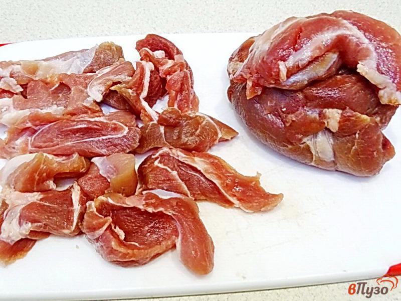 Фото приготовление рецепта: Бефстроганов из свинины с грибами шаг №1