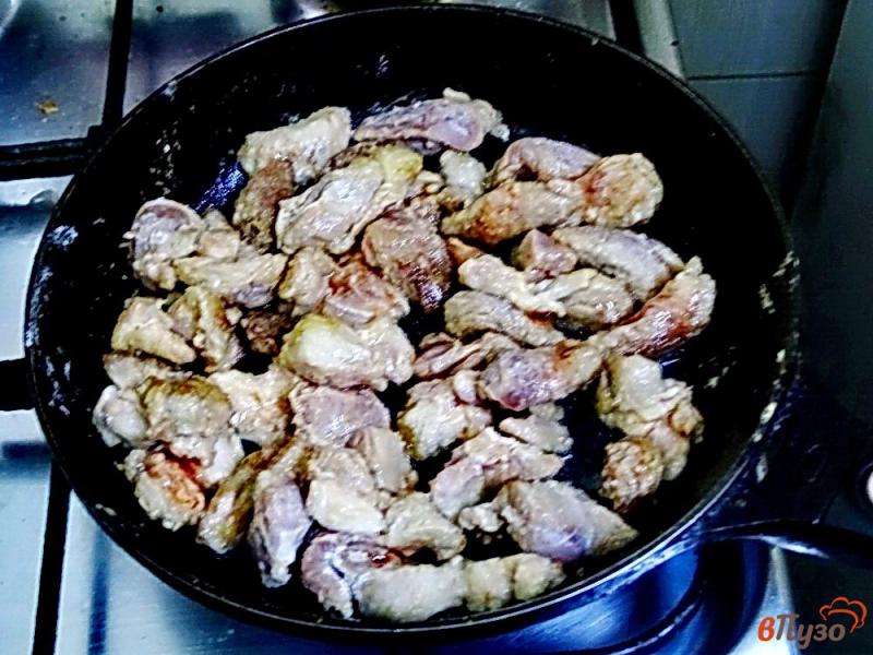 Фото приготовление рецепта: Бефстроганов из свинины с грибами шаг №4