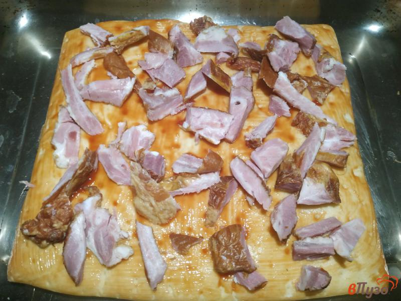 Фото приготовление рецепта: Пицца с копченными ребрышками шаг №5