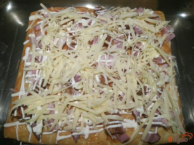 Фото приготовление рецепта: Пицца с копченными ребрышками шаг №7