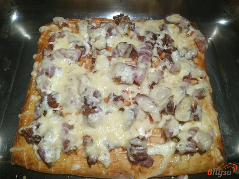 Фото приготовление рецепта: Пицца с копченными ребрышками шаг №8
