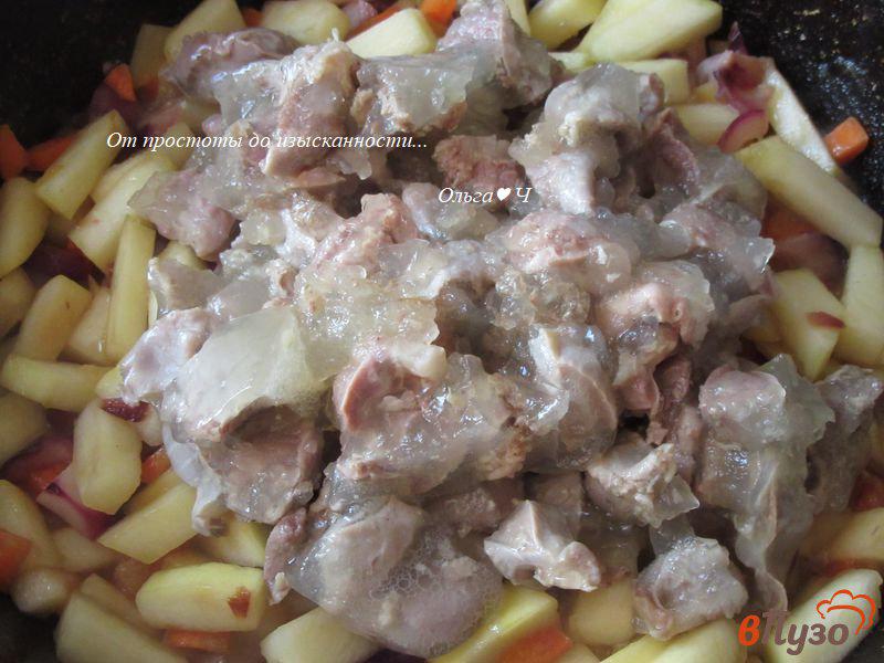 Фото приготовление рецепта: Овощное рагу с куриными желудочками шаг №3