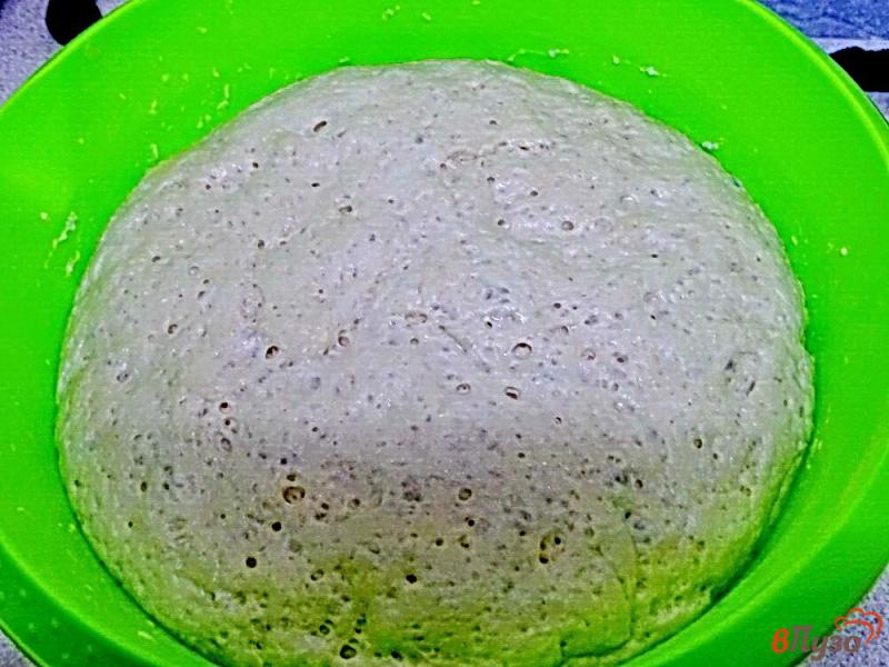 Фото приготовление рецепта: Дрожжевое тесто из холодильника и пирожки с ним шаг №4