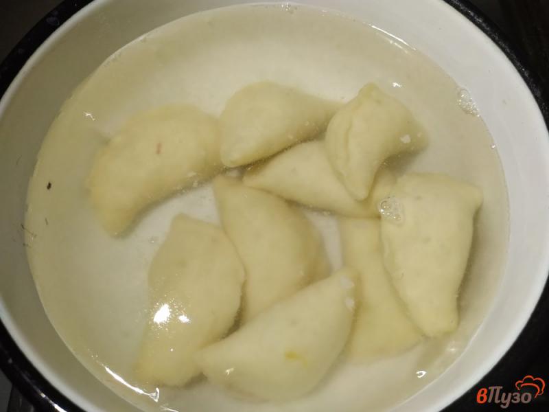Фото приготовление рецепта: Вареники с начинкой из клубники и малины шаг №9