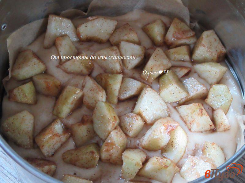 Фото приготовление рецепта: Еврейский яблочный пирог шаг №5