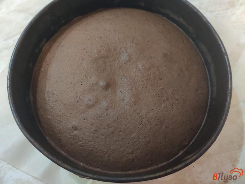Фото приготовление рецепта: Шоколадно банановый торт шаг №7