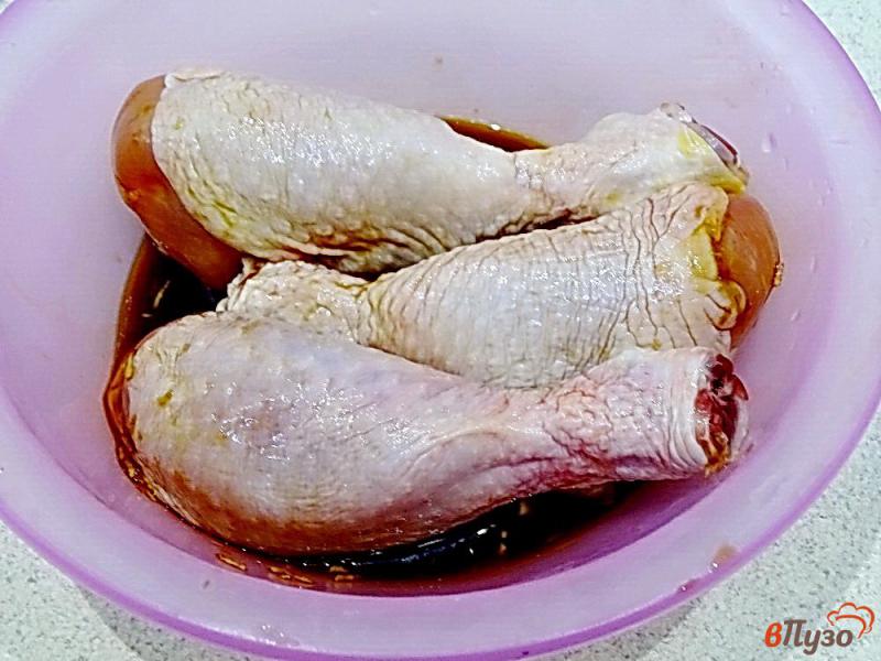 Фото приготовление рецепта: Куриные голени в духовке с соусом шаг №2