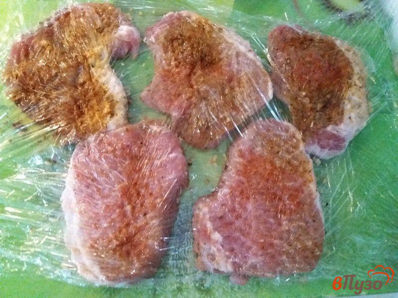 Фото приготовление рецепта: Запеченная свиная отбивная с сыром шаг №1
