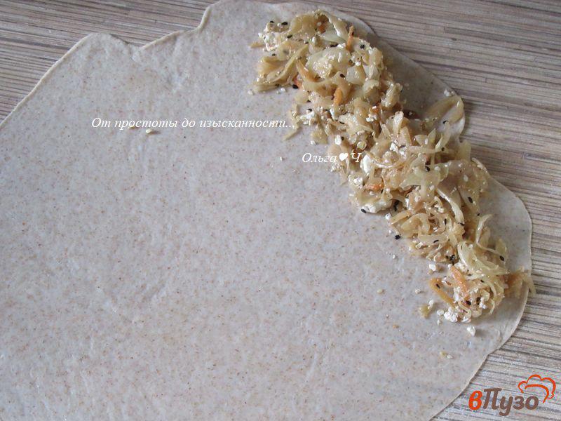 Фото приготовление рецепта: Цельнозерновые улитки с квашеной капустой и творогом шаг №5