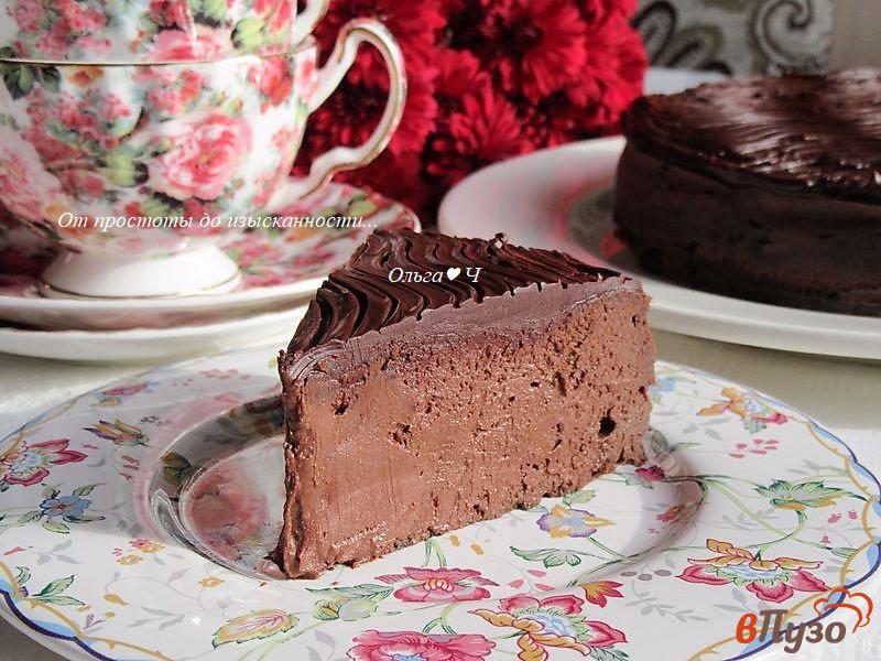 Фото приготовление рецепта: Пушистый шоколадный торт с маскарпоне шаг №7