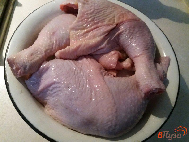 Фото приготовление рецепта: Запеченные куриные окорочка с картофелем шаг №1