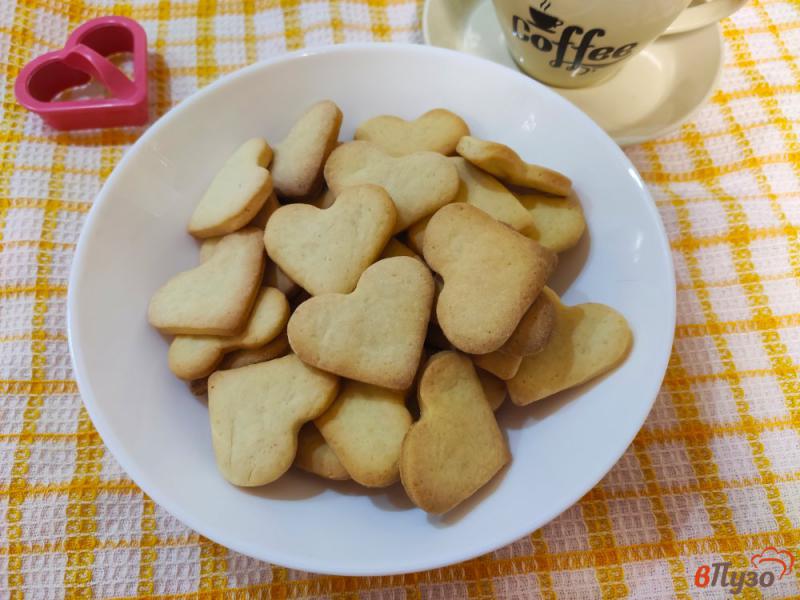 Фото приготовление рецепта: Песочное печенье на желтке и воде шаг №10