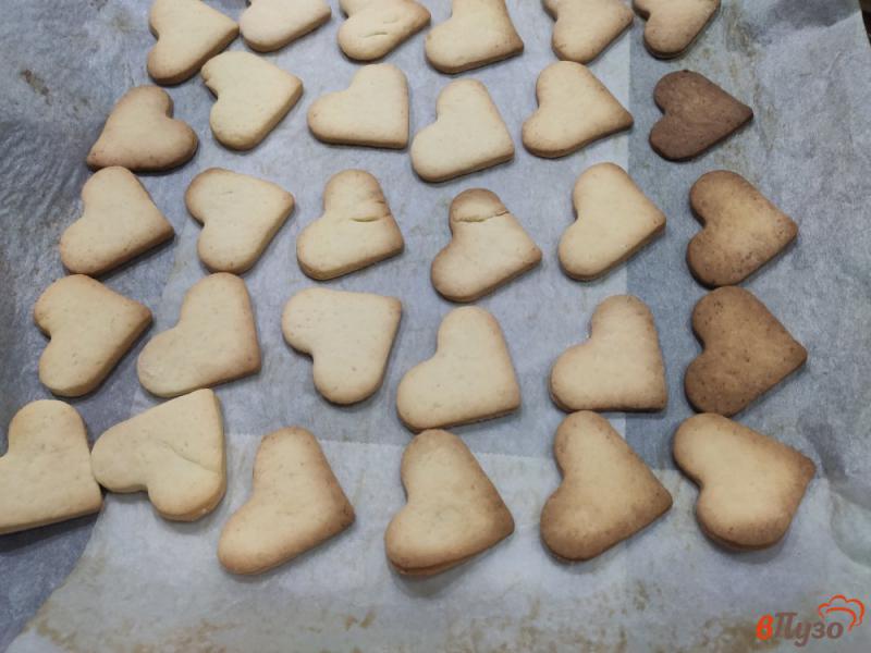 Фото приготовление рецепта: Песочное печенье на желтке и воде шаг №9
