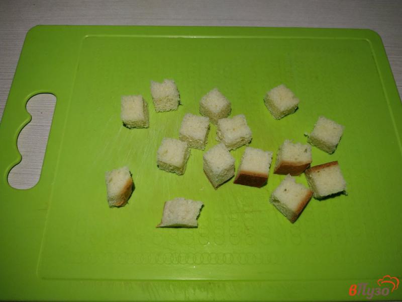 Фото приготовление рецепта: Салат с пекинской капустой и охотничьими колбасками шаг №3